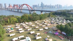 一江秋景，一席天幕，长沙市民乐享慢时光
