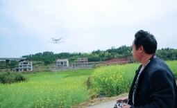 湖南衡阳：种植大户迷上植保无人机