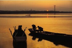 夕阳西下的小船