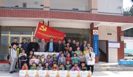 扶贫村里送温暖走访慰问暖人心