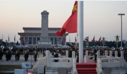 每日一词∣只争朝夕，不负韶华 seize the day and live it to the fullest