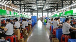 我为群众办实事 | 企业开设“宝妈”生产线 务工带娃两不误