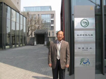 情系教育，传递书香——长理退休教师李冀宏向学院捐赠书籍