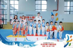 长沙十运会︱“未来一起追梦！”  世界冠军张博恒为体操幼儿小将颁奖并寄语