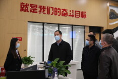 省体育局龚旭红在省政府政务服务中心调研