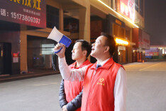 志愿者争当消防安全一线的“打更人”