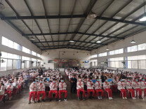 双牌：“衣”往情深 爱满校园