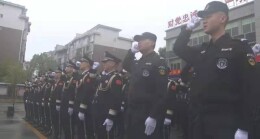 警旗，在警察节升起！