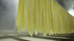 乡村振兴 | 江华：春节将近 手工腐竹制作忙