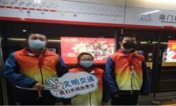 上好寒假第一课 天心区培鹰志愿服务队“化身”交通安全劝导员