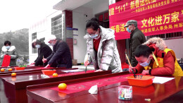 泸溪县白沙小学小记者走基层送春联