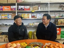 何报翔看望慰问岳阳困难党员、群众