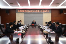 洪江市委理论学习中心组举行集体学习 郑小胡主持