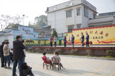 党旗火红、年味红火，浏阳镇头开展迎新春系列活动