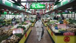 临近春节，各地小店花样数字经营增添年味