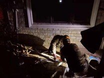 “电骆驼”寒夜坚守 点亮万家灯火