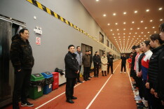 新春上班首日，省体育局党组书记熊倪带队看望慰问干部职工