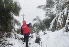 “看到他们灯亮，我们心里暖暖的”