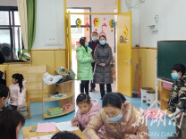 石婧深入学校督查开学工作