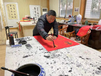 铁汉也柔情！长理暖心宿管大叔手写对联迎生返校