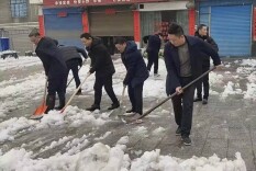 破冰除雪暖人心 护航出行解民忧