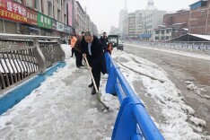 刘杰参加扫雪除冰行动 检查工作落实情况