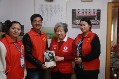 长沙民政志愿者追寻雷锋足迹