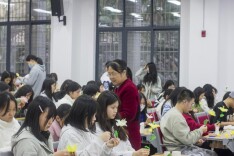 长沙民政职院财经管理学院：手工丝网花制作比赛 巧手慧心创造美丽