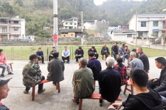 泸溪解放岩乡：院坝议事听民声，干群共话振兴路