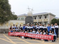 春风吹拂敬老院 长郡双语实验中学师生慰问孤寡老人