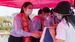 油菜花儿香 税惠春风暖——双峰县税务局主题税法宣传走进田间地头