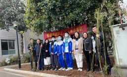 雨花区鑫华社区与长沙市周南雨花中学师生共植“清风林”
