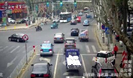 精细化治堵保畅，岳阳市红树湾路口有了交通信号灯