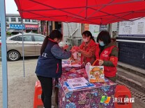 洪江市：壹心社工联合爱心商家为防疫一线人员送爱心午餐