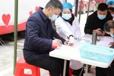 荷叶镇：无偿献血 干群在行动