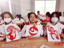 纪念“地球1小时”，岳阳市九中学生用行动共创美好