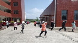 珍爱生命 防患未然——双峰县洪山殿镇红联小学举行防震疏散避险演练