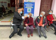 最美不过夕阳红，身体健康更从容。枫桥湖街道爱心助力老人健康