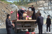 我区集中销毁一批烟花爆竹