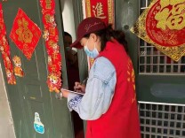 娄星区共青团：以“敲门行动”助力疫情防控