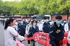 岳阳市一中党团青年“疫线”当先锋