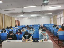 长沙民政职院艺术学院：手工菊花寄哀思