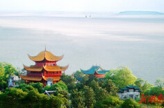 湖南日报要闻头条|胜日寻芳洞庭滨——岳阳一手抓防疫一手抓文旅发展纪实