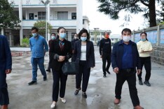 杨平利深入学校调研教育工作