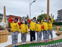 喜迎二十大·全域文明创建在行动丨小小卫生监督员 保护环境我先行 ——凤凰县箭道坪幼儿园文明实践活动