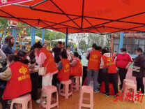 益阳南县福彩刮刮乐户外销售燃爆“五一”