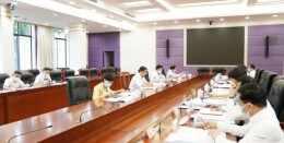 曹普华主持召开市委常委会会议