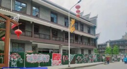 喜迎二十大·全域文明创建在行动丨凤凰县：运用智慧城管视频监控系统快速查处一起城区乱涂乱画行为