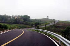 库区山村修起致富路 “失业渔民”摇身变老板