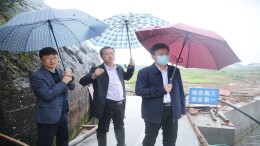 王洪灿督导乡镇防汛备汛工作